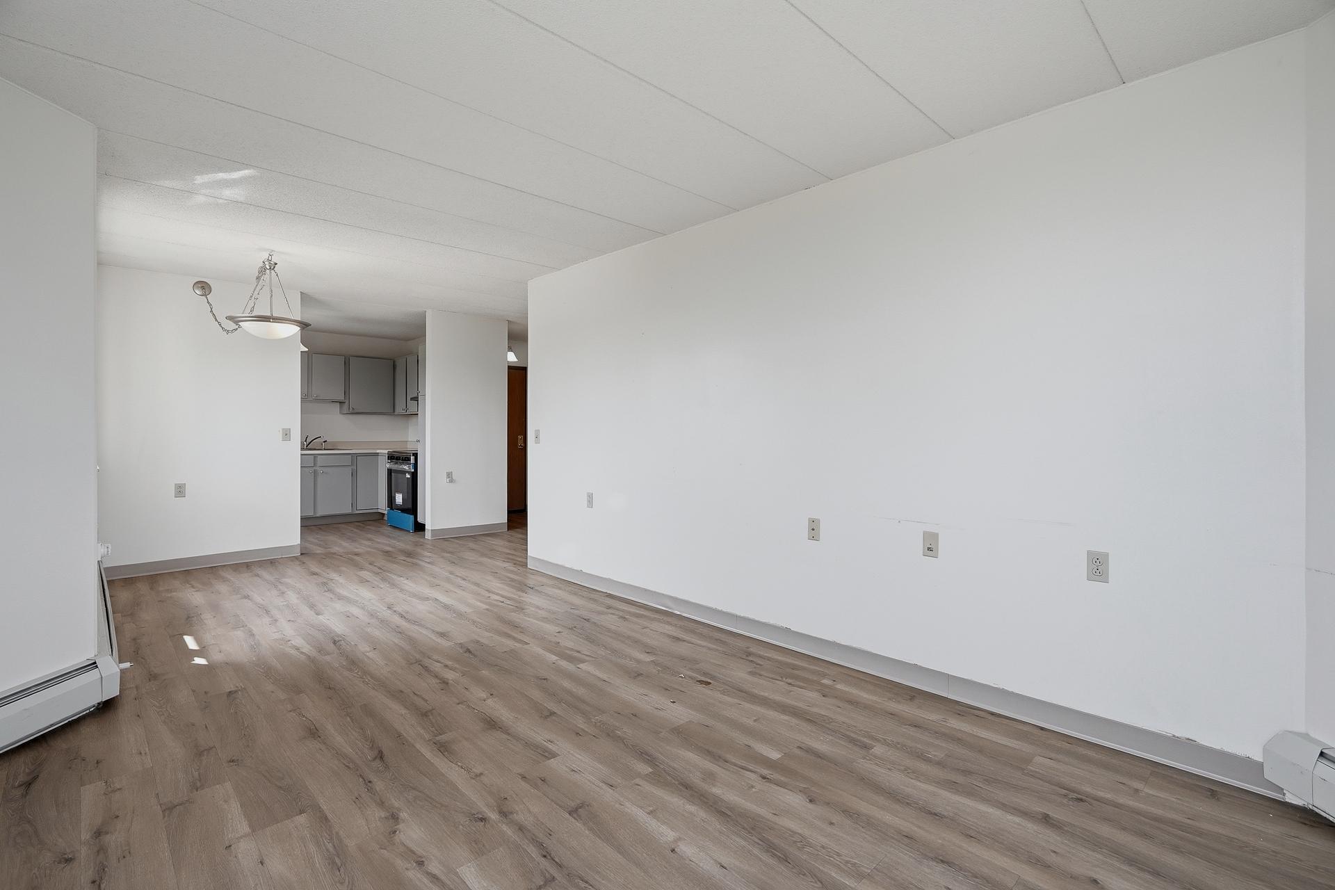 504 - 985 Ivy Ave E MLS-122.jpg