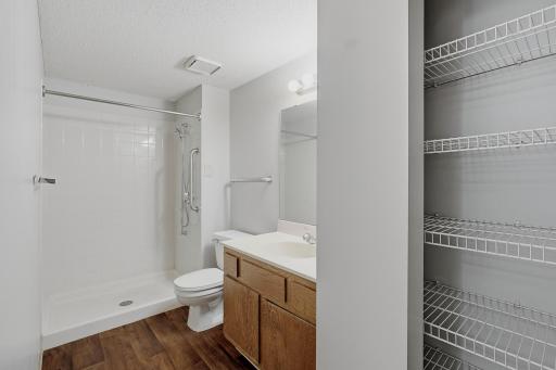 985 Ivy Avenue E, Saint Paul, MN 55106