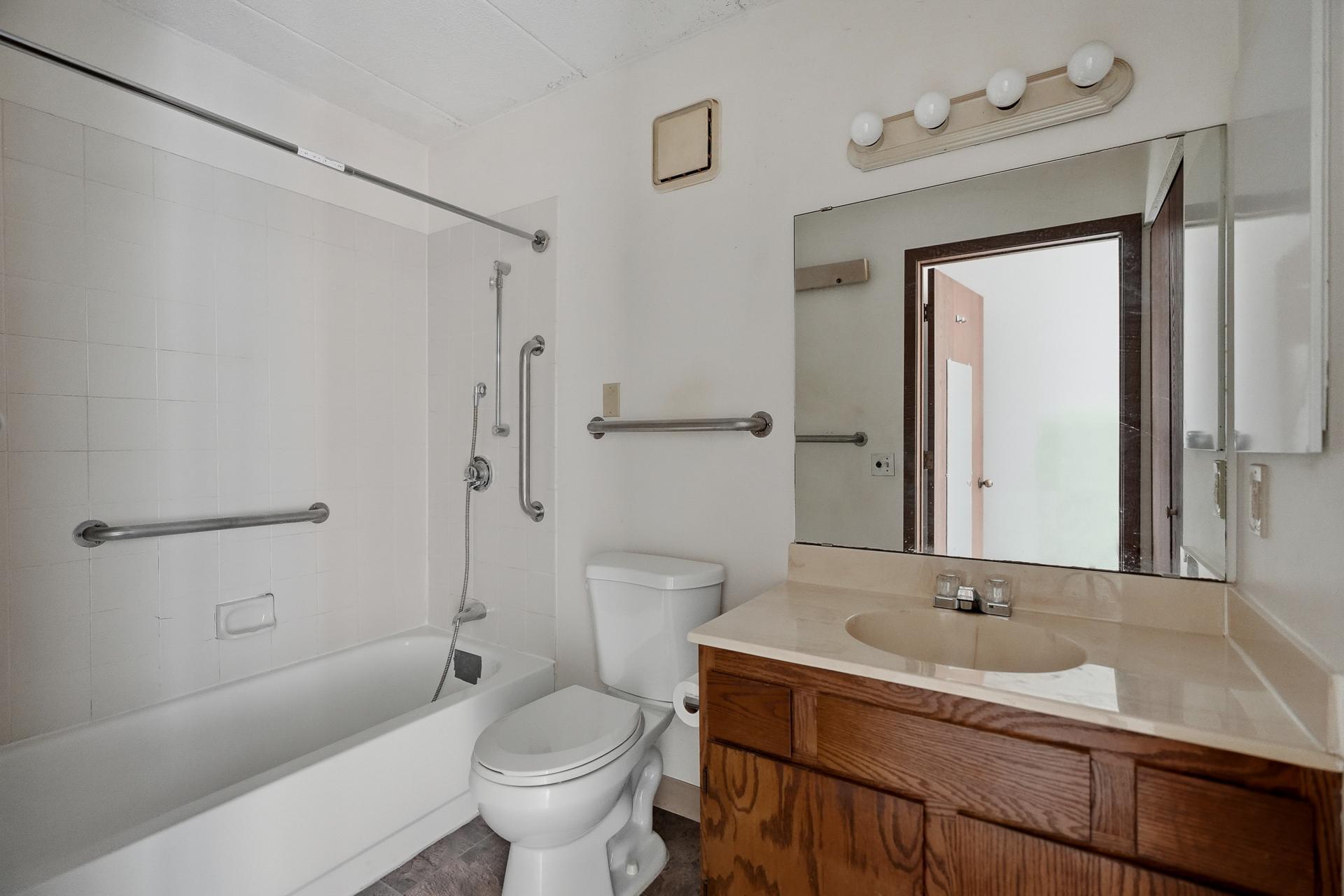 504 - 985 Ivy Ave E MLS-118.jpg