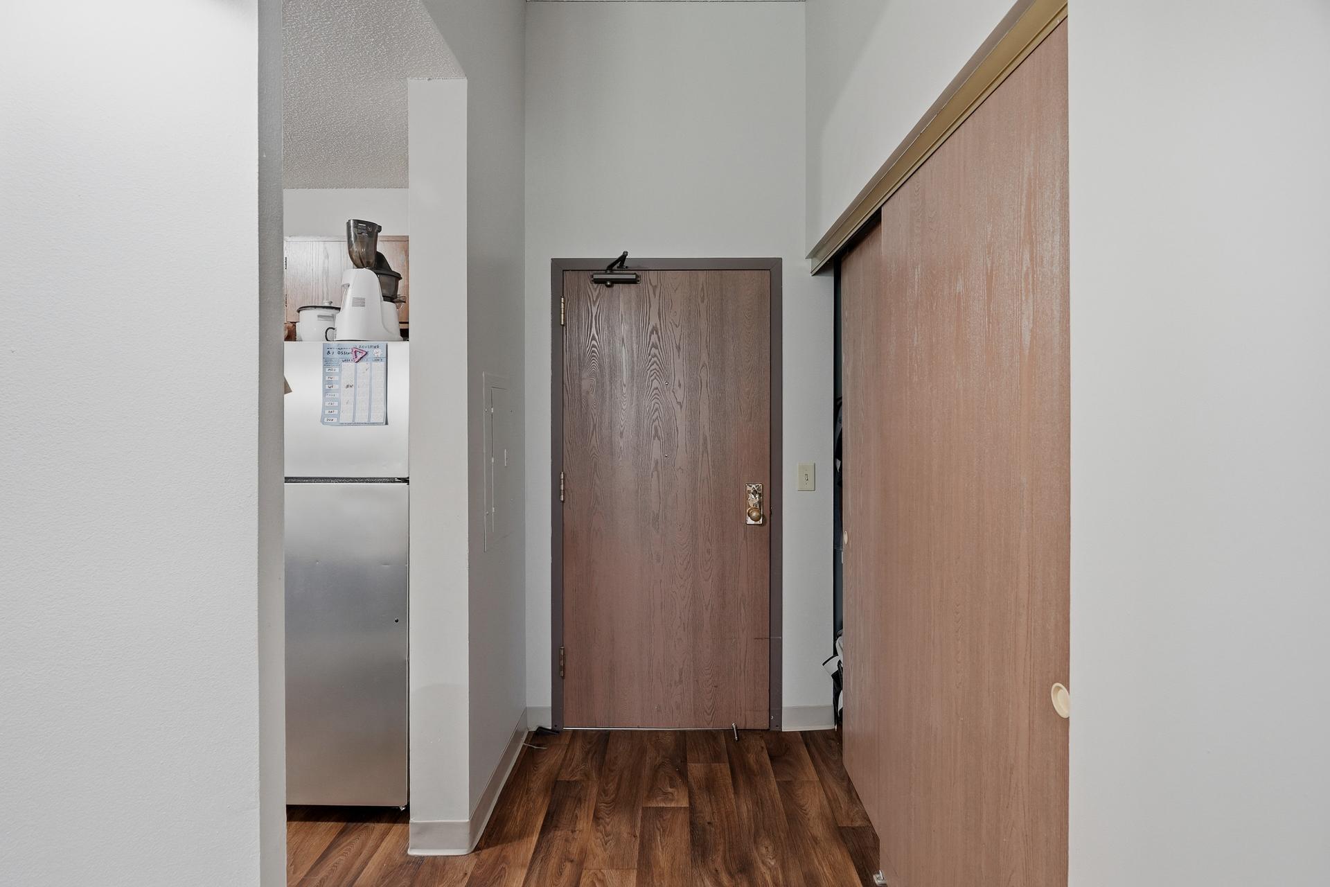 102 - 985 Ivy Ave E MLS-62.jpg