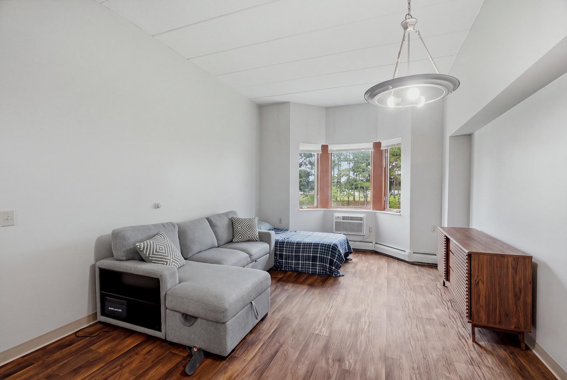 102 - 985 Ivy Ave E MLS-57.jpg