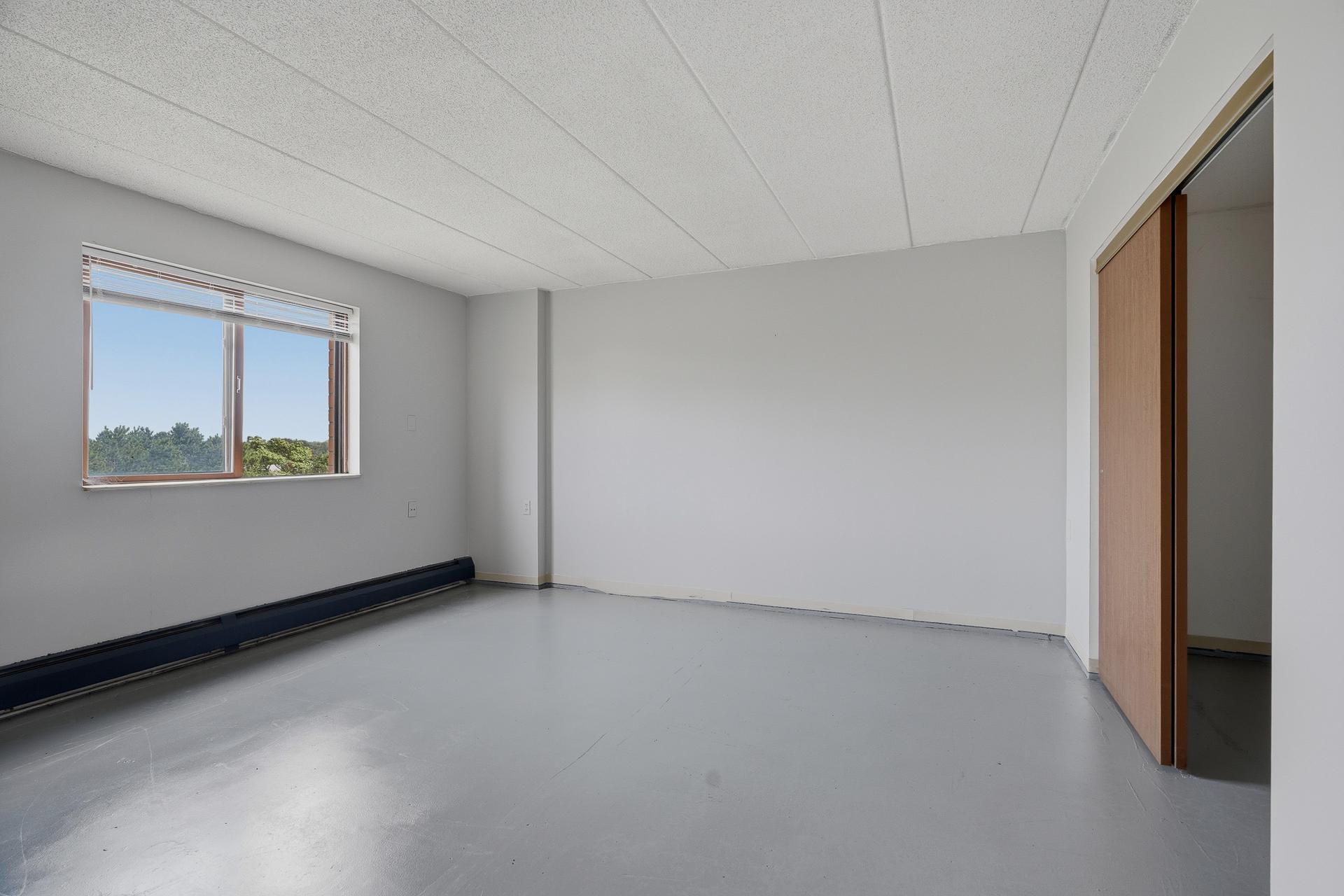 511 - 985 Ivy Ave E MLS-108.jpg