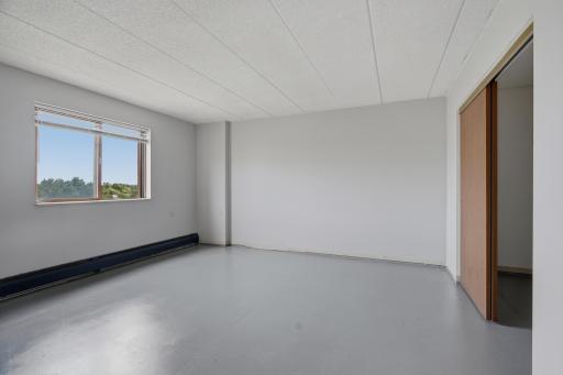 985 Ivy Avenue E, Saint Paul, MN 55106