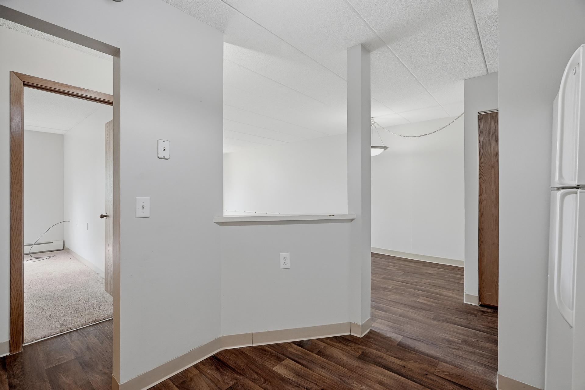 208 - 985 Ivy Ave E MLS-71.jpg