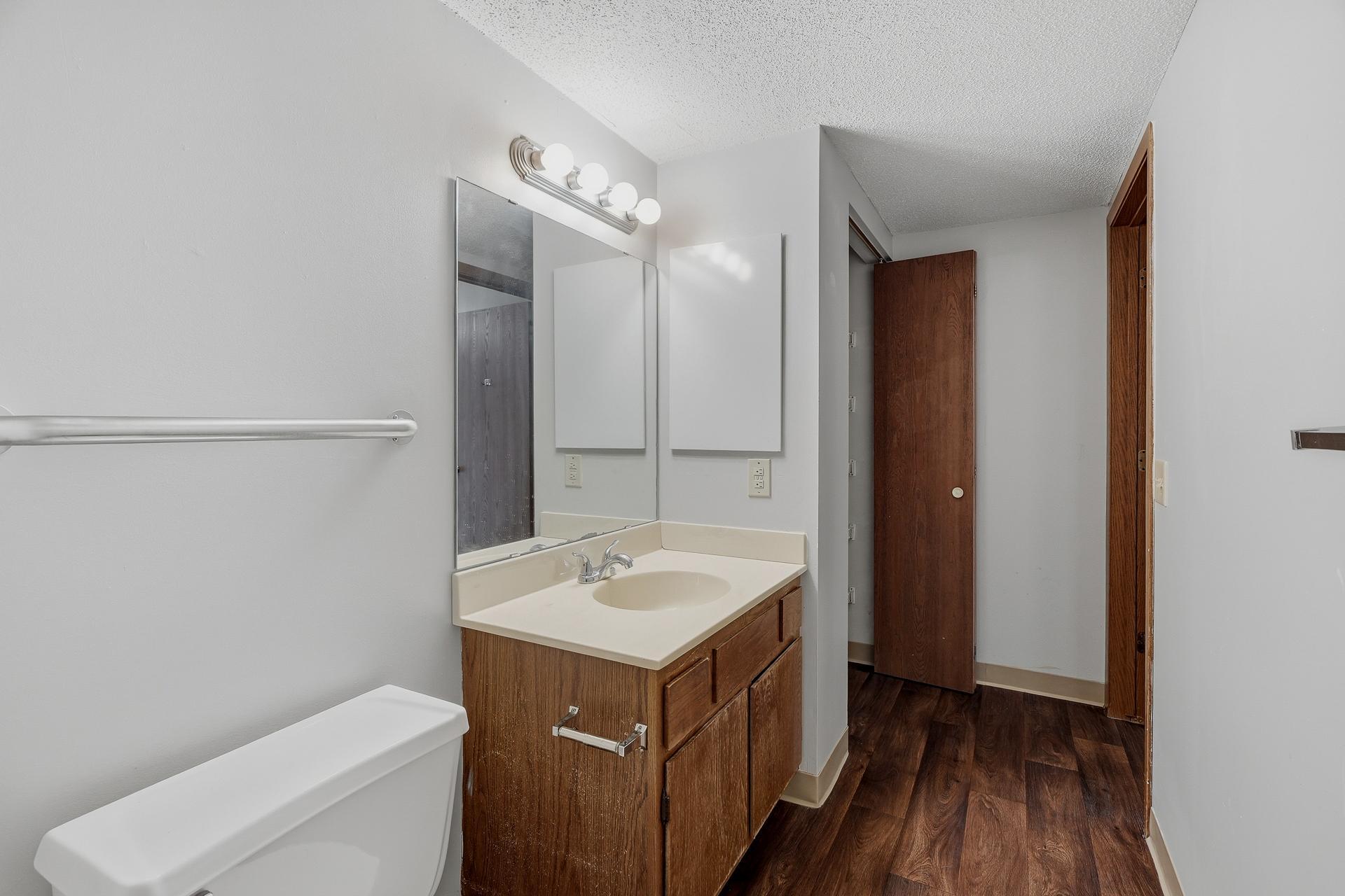 208 - 985 Ivy Ave E MLS-75.jpg
