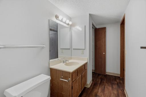 985 Ivy Avenue E, Saint Paul, MN 55106