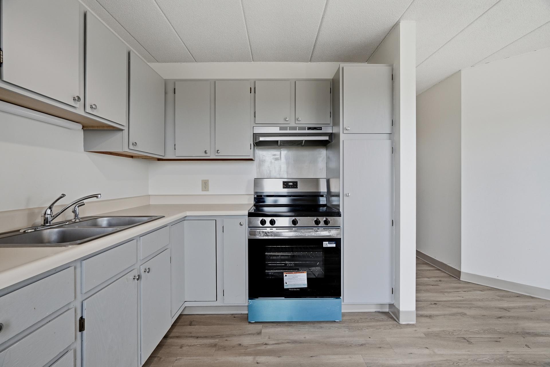 504 - 985 Ivy Ave E MLS-124.jpg