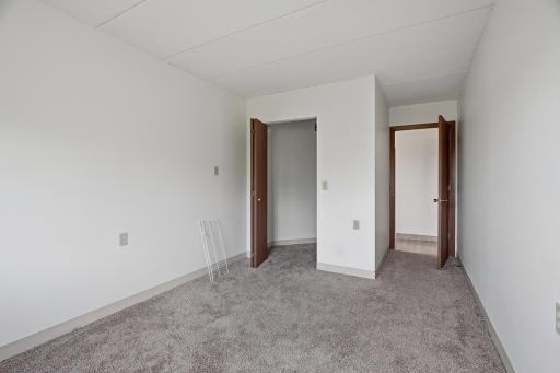 985 Ivy Avenue E, Saint Paul, MN 55106