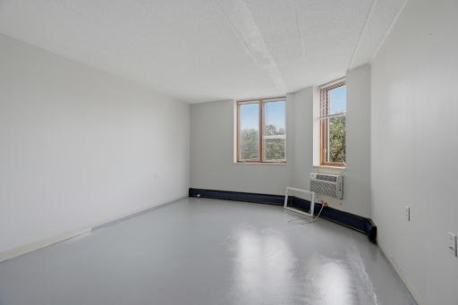 985 Ivy Avenue E, Saint Paul, MN 55106