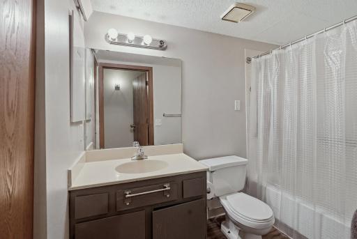 985 Ivy Avenue E, Saint Paul, MN 55106