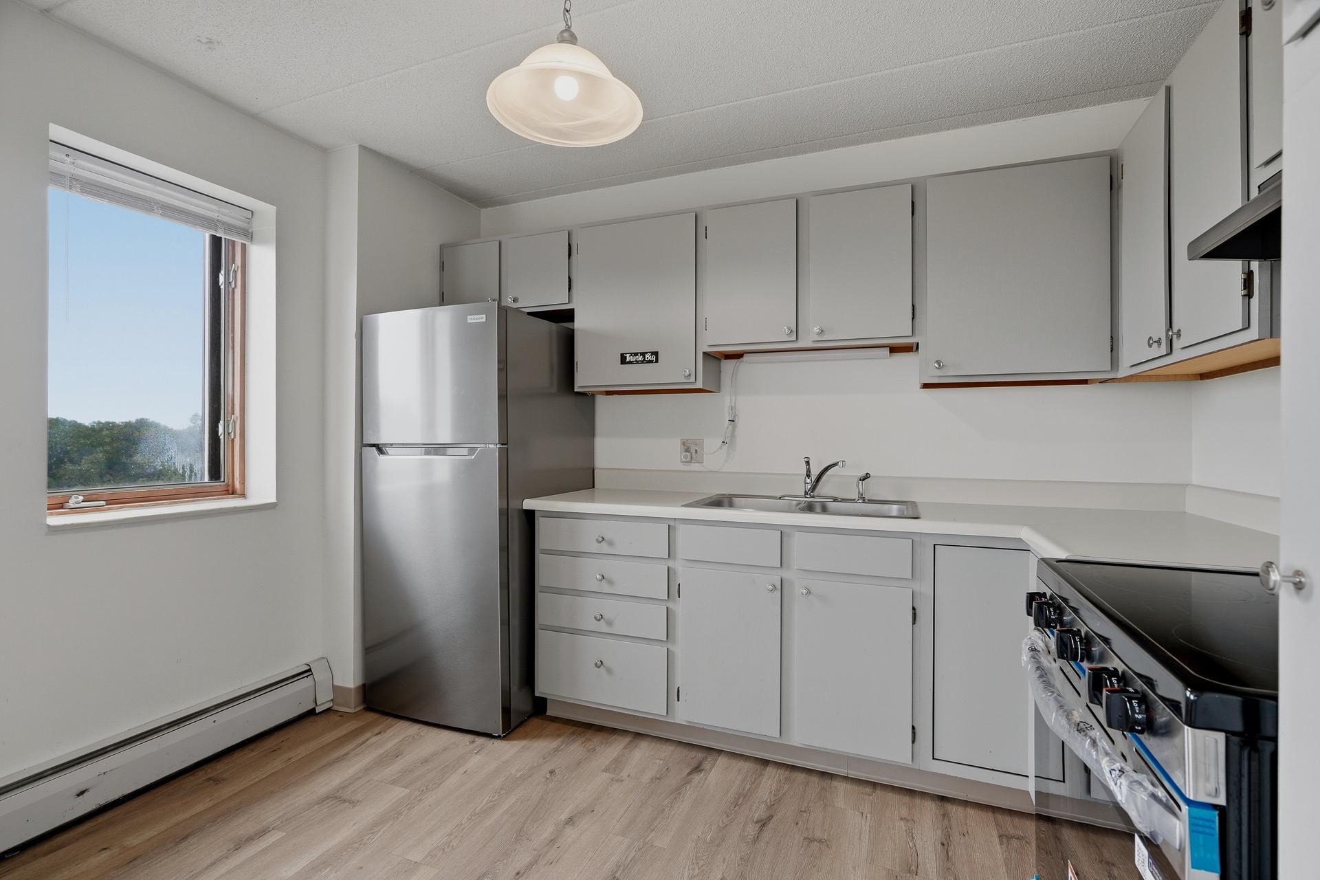504 - 985 Ivy Ave E MLS-123.jpg