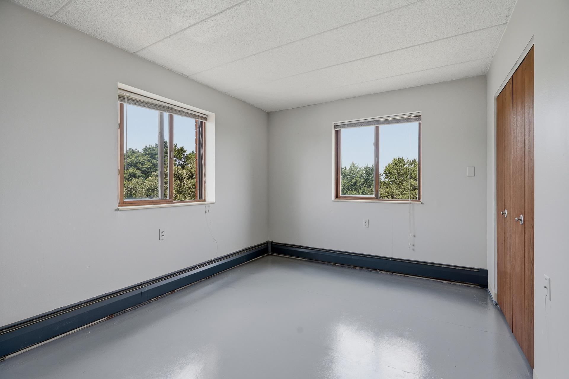 511 - 985 Ivy Ave E MLS-106.jpg