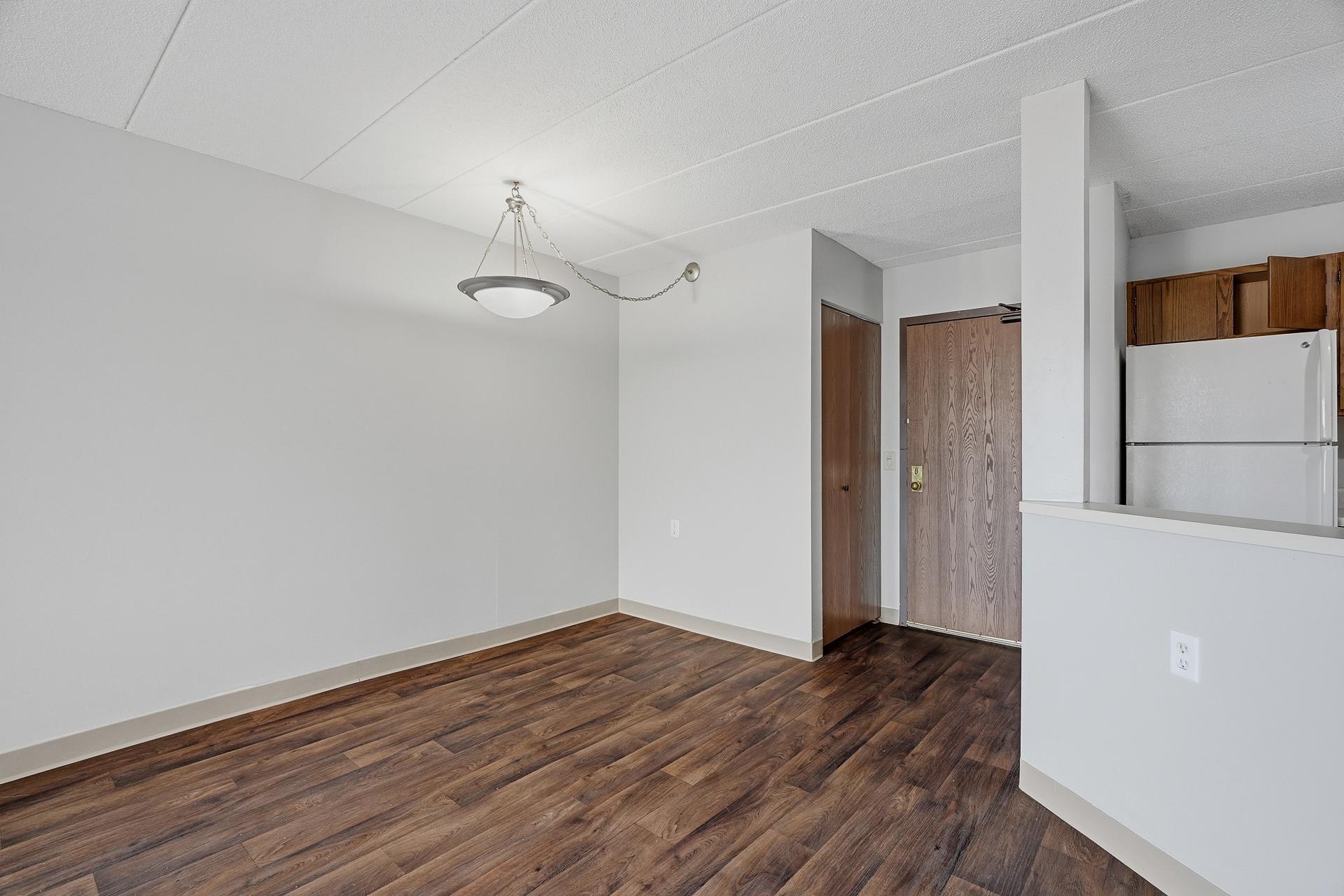 208 - 985 Ivy Ave E MLS-68.jpg
