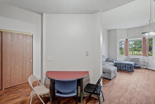 985 Ivy Avenue E, Saint Paul, MN 55106