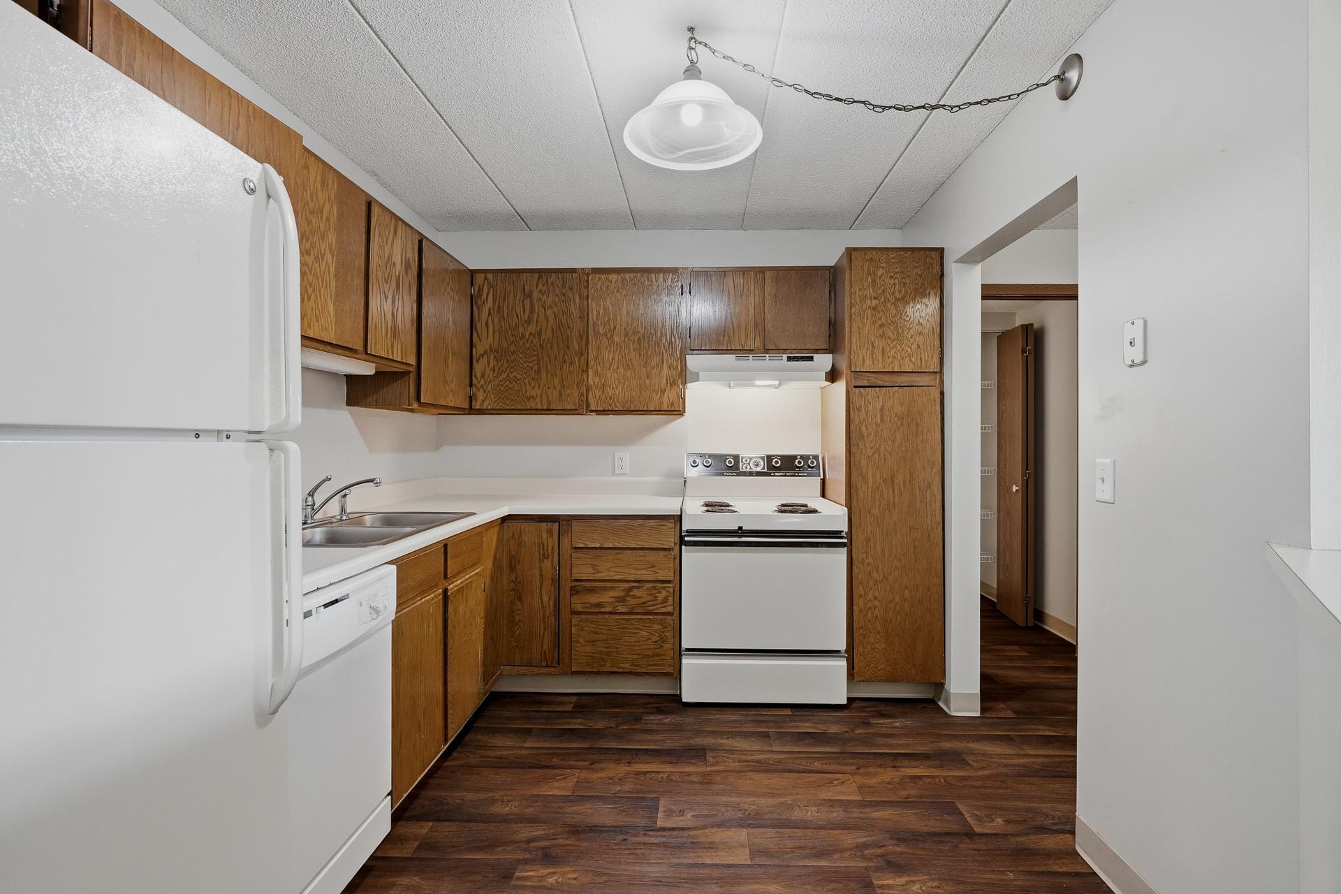 208 - 985 Ivy Ave E MLS-69.jpg