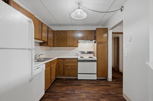 985 Ivy Avenue E, Saint Paul, MN 55106