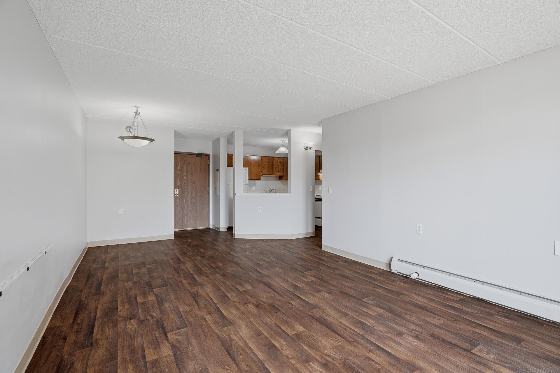 208 - 985 Ivy Ave E MLS-67.jpg
