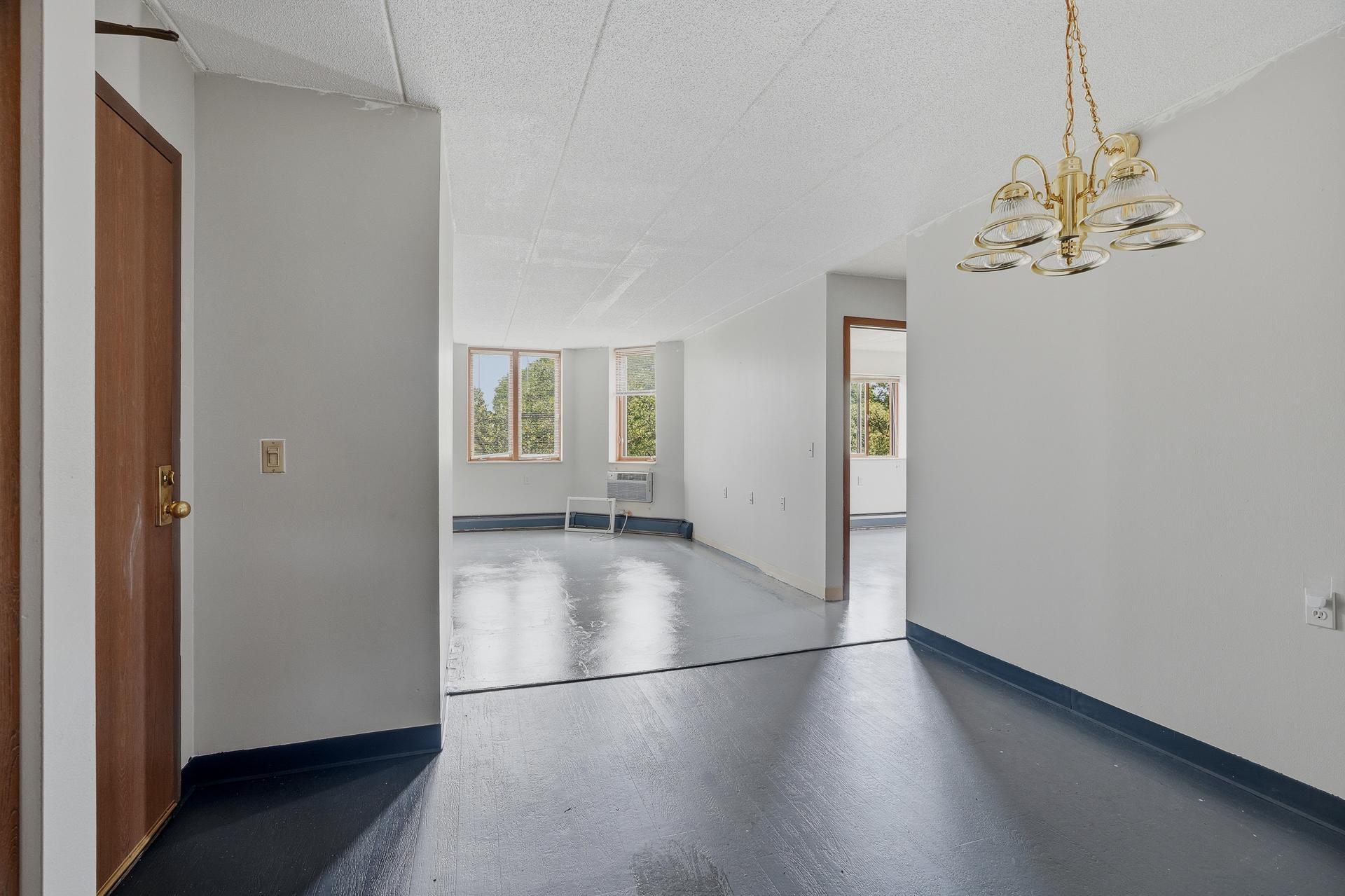 511 - 985 Ivy Ave E MLS-110.jpg