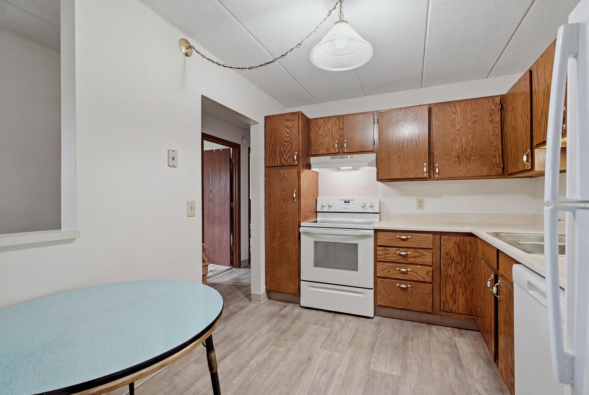 501 - 985 Ivy Ave E MLS-97.jpg