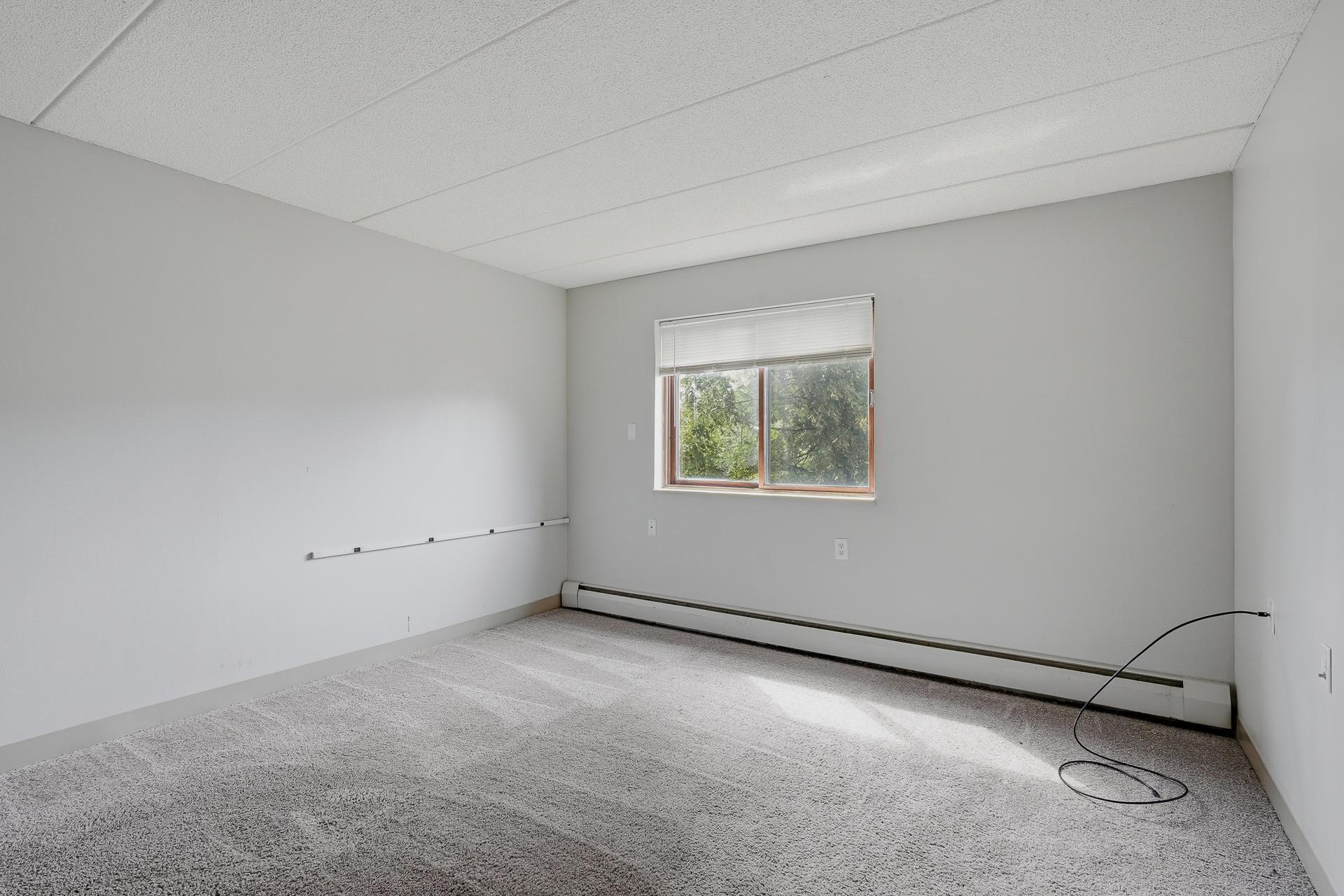 208 - 985 Ivy Ave E MLS-72.jpg