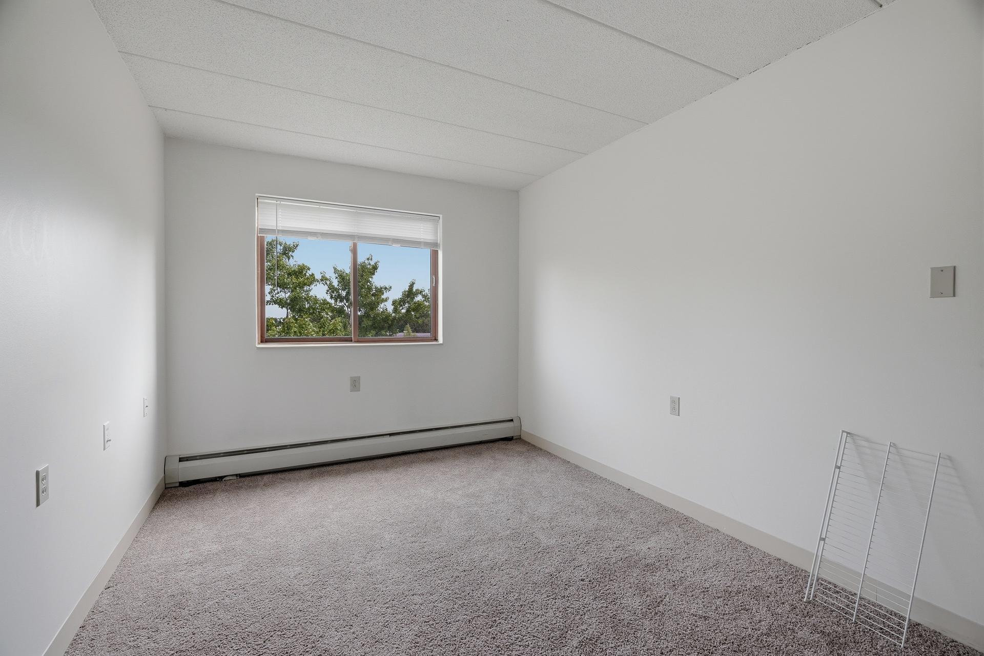504 - 985 Ivy Ave E MLS-126.jpg