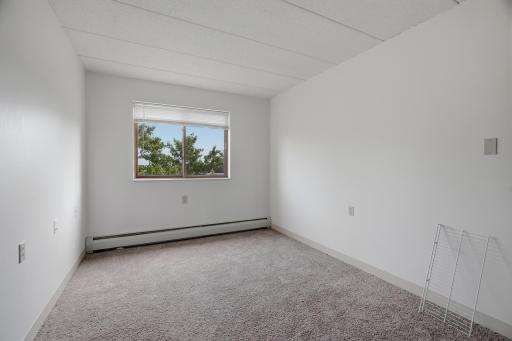 985 Ivy Avenue E, Saint Paul, MN 55106