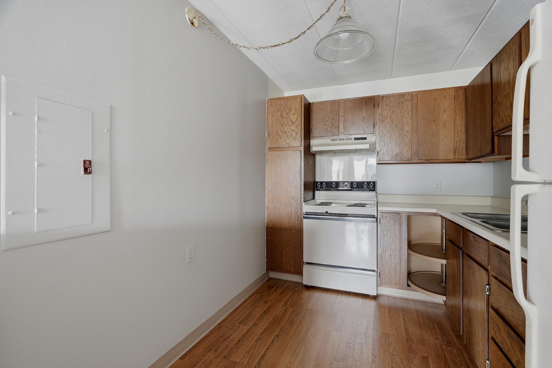 504 - 985 Ivy Ave E MLS-115.jpg
