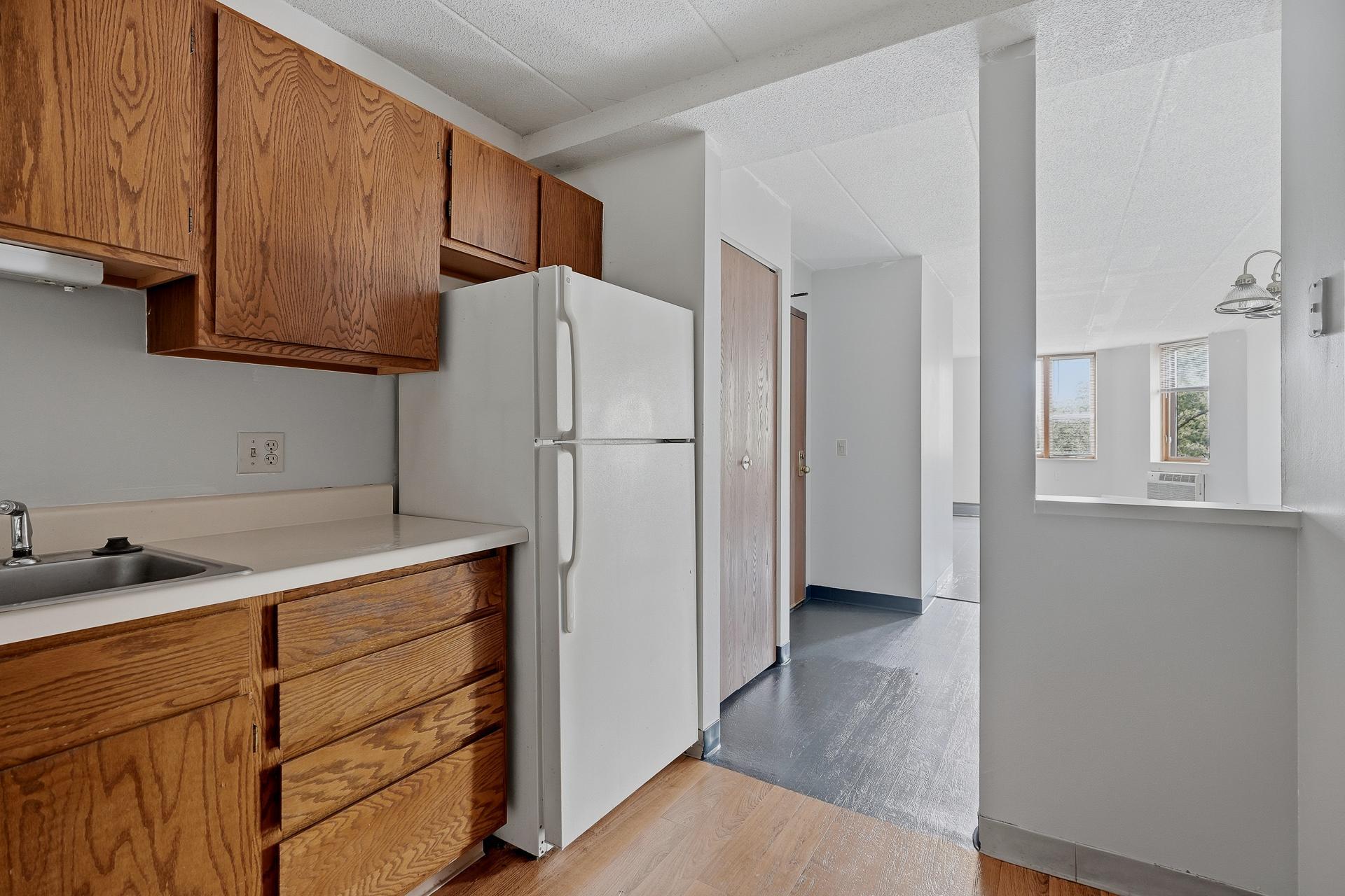 504 - 985 Ivy Ave E MLS-117.jpg