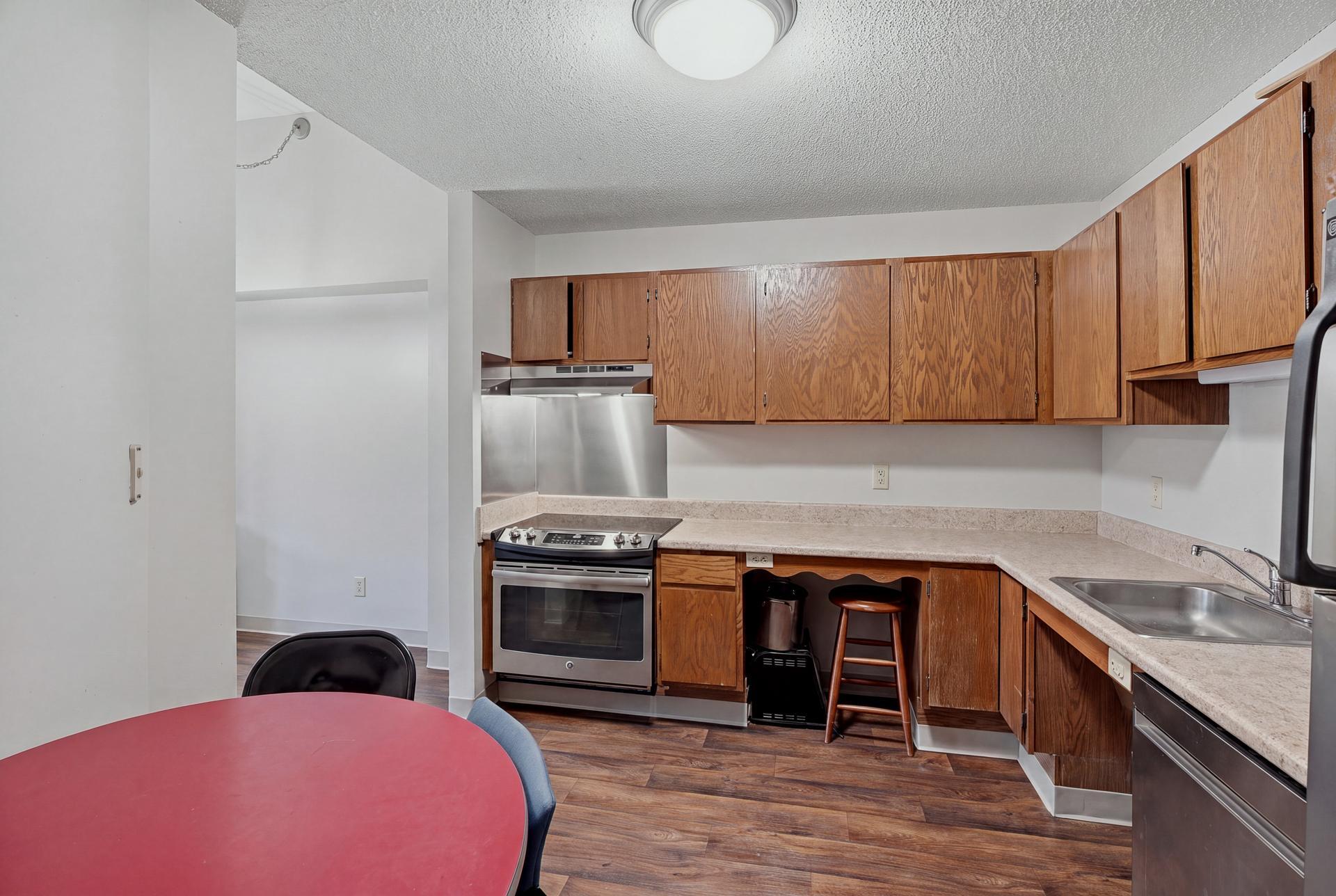 102 - 985 Ivy Ave E MLS-61.jpg