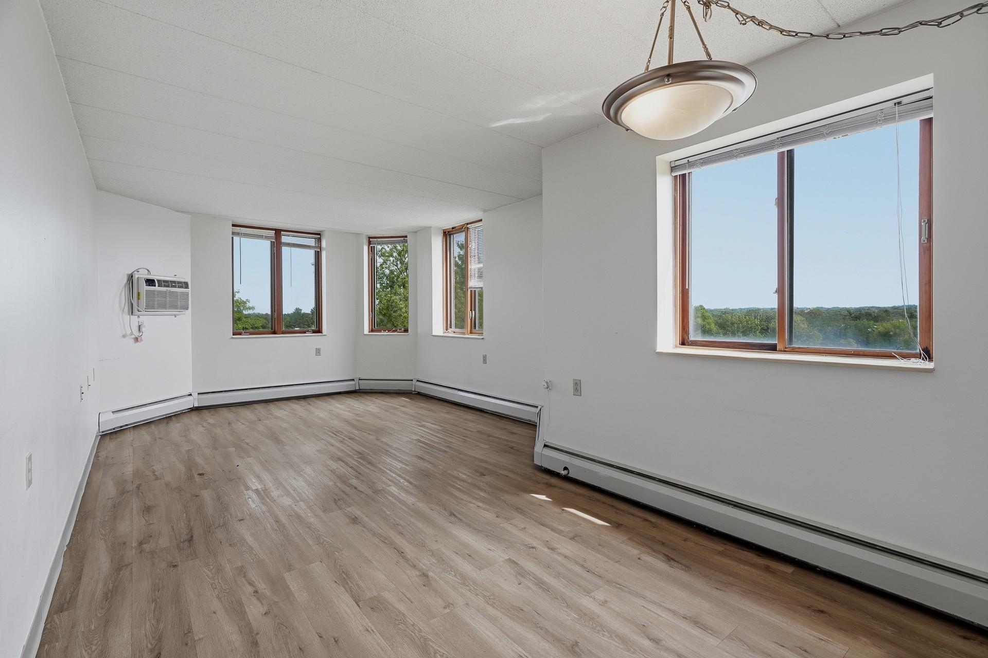 504 - 985 Ivy Ave E MLS-119.jpg