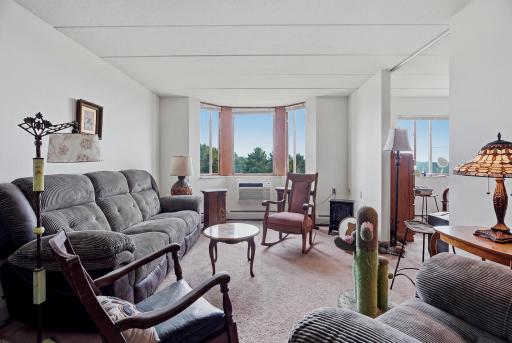 985 Ivy Avenue E, Saint Paul, MN 55106