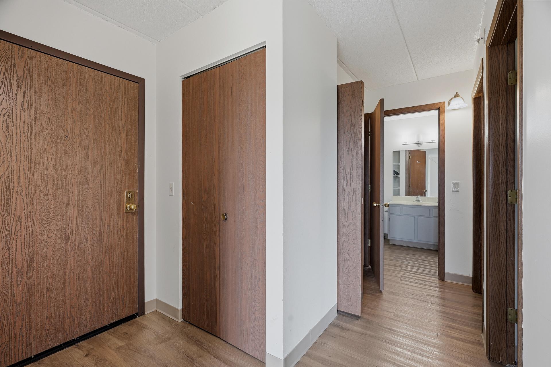 504 - 985 Ivy Ave E MLS-132.jpg