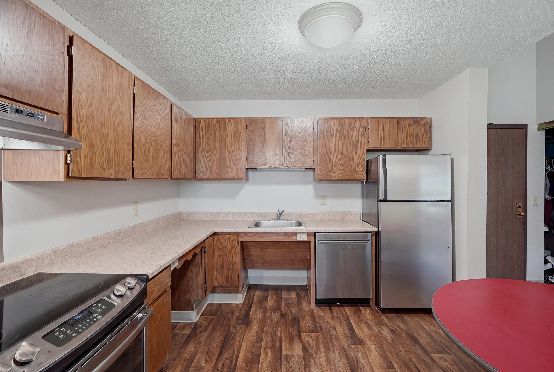 102 - 985 Ivy Ave E MLS-59.jpg