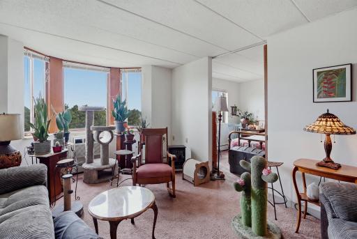 985 Ivy Avenue E, Saint Paul, MN 55106