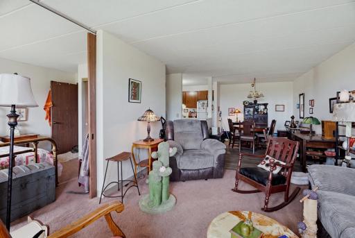 985 Ivy Avenue E, Saint Paul, MN 55106