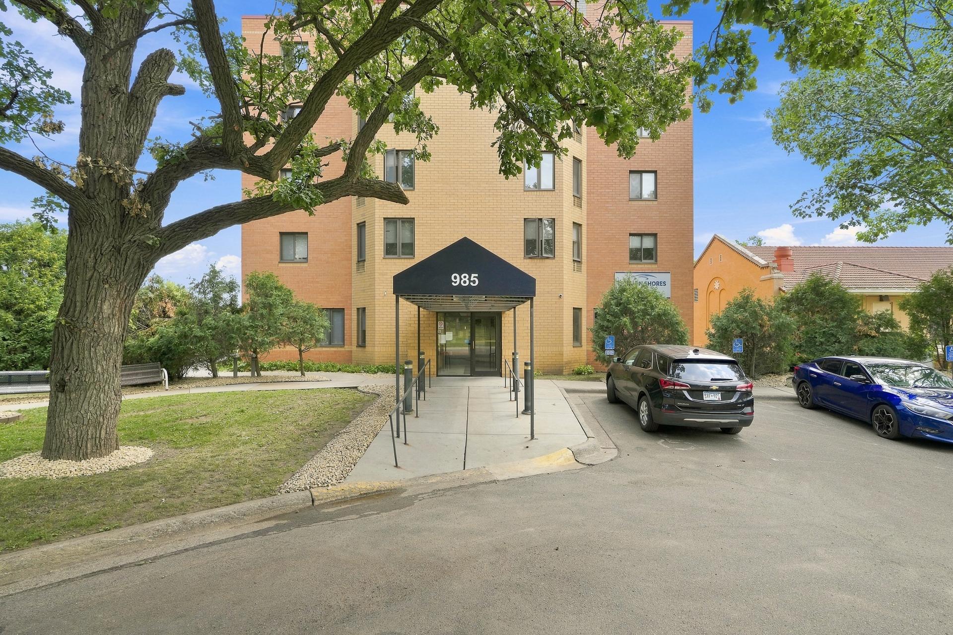 8 985 Ivy Ave E MLS-22.jpg