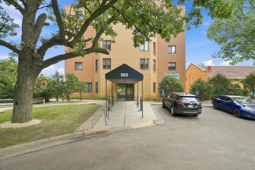 985 Ivy Avenue E, Saint Paul, MN 55106