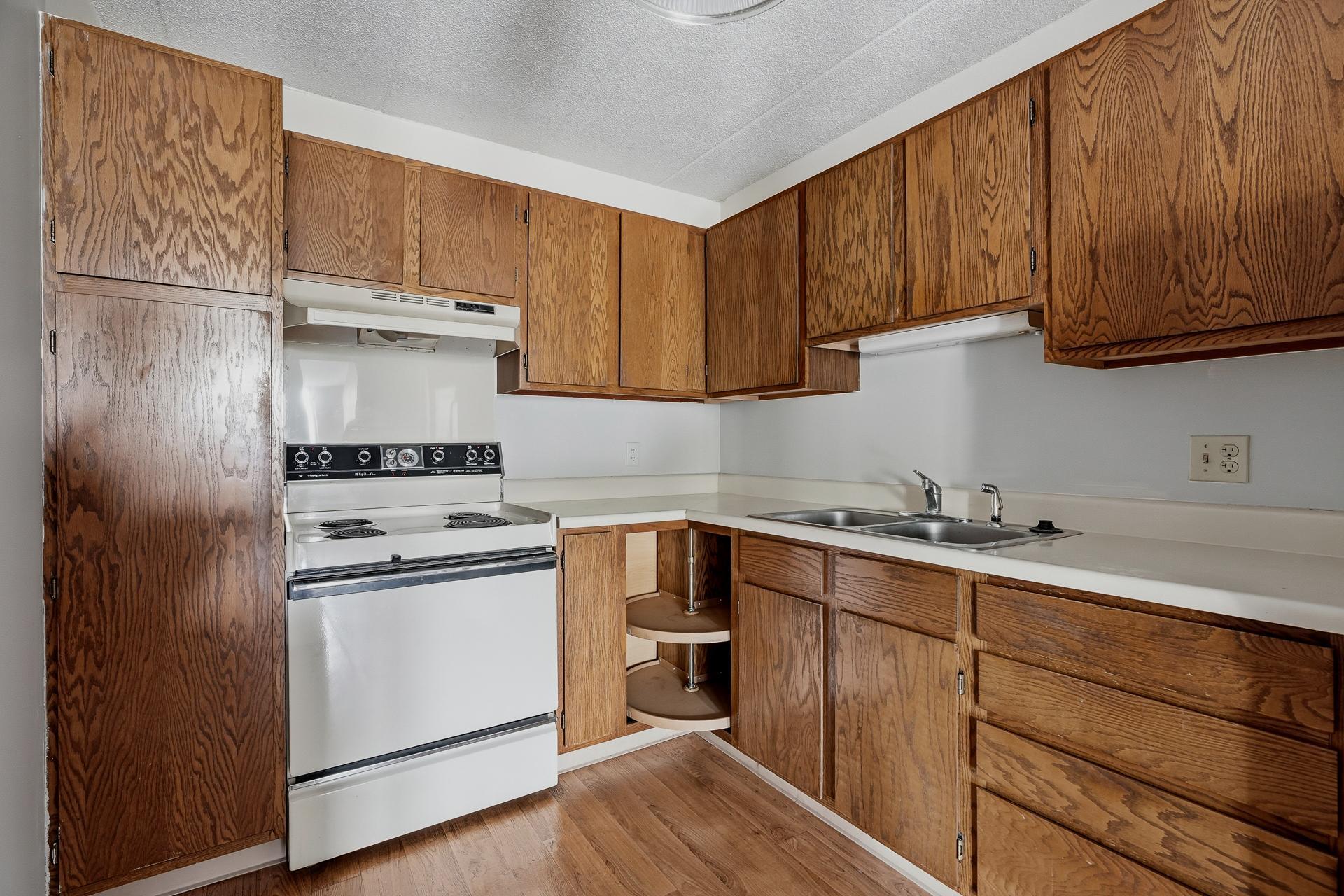 504 - 985 Ivy Ave E MLS-116.jpg
