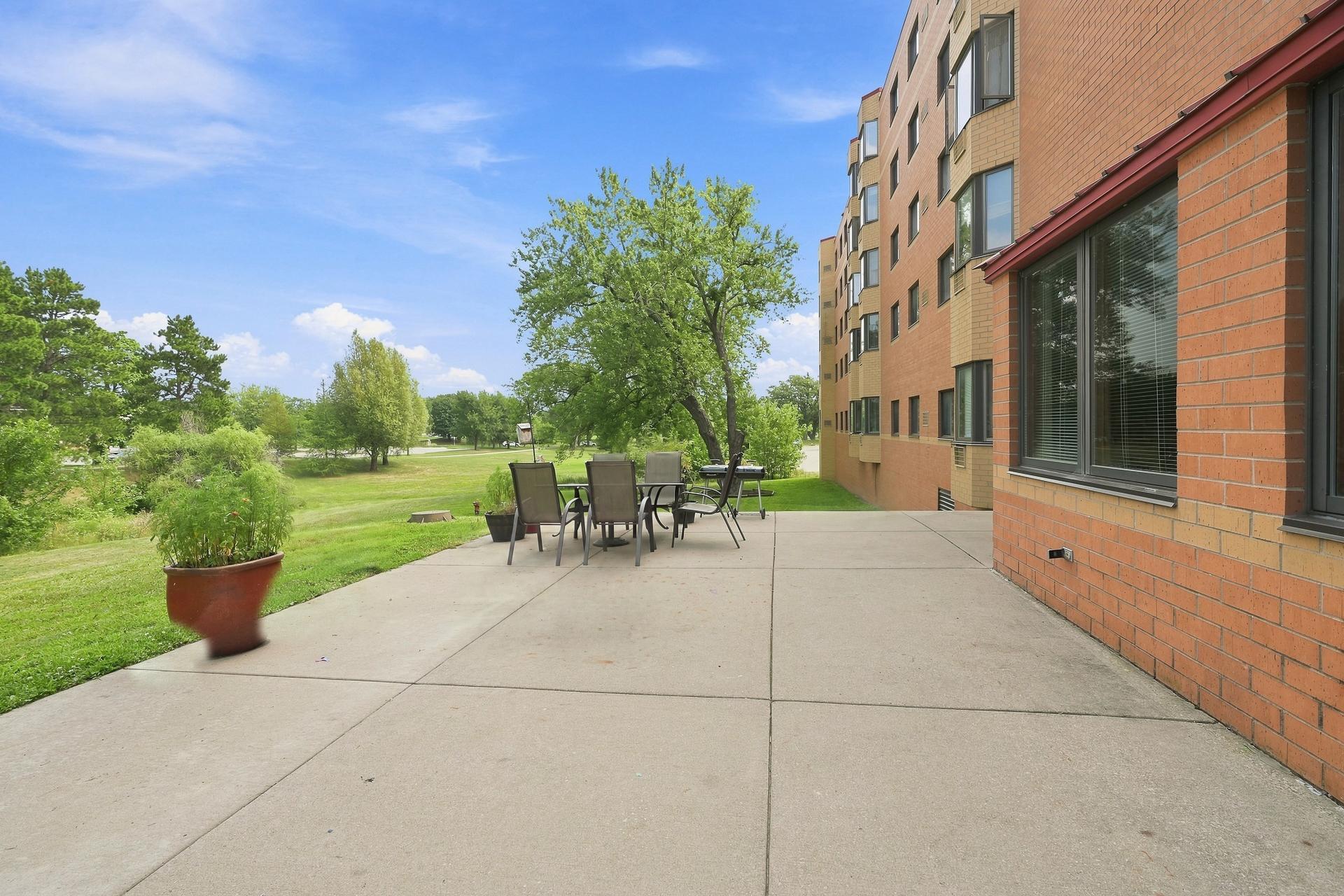 7 985 Ivy Ave E MLS-30.jpg