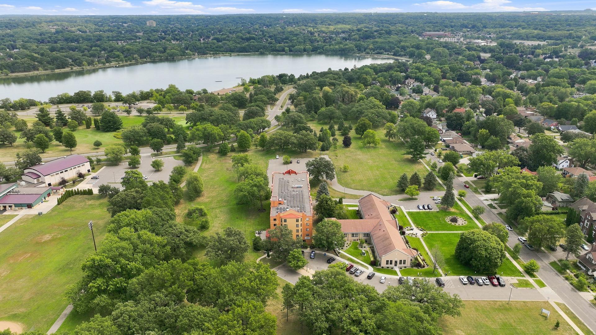 3 985 Ivy Ave E MLS-12.jpg