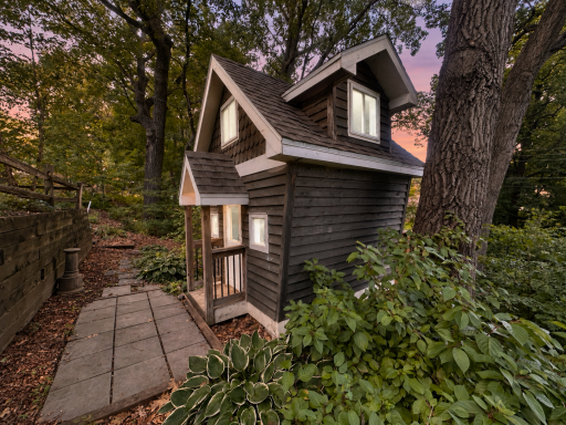 908 Kaymar Lane, Burnsville, MN 55306