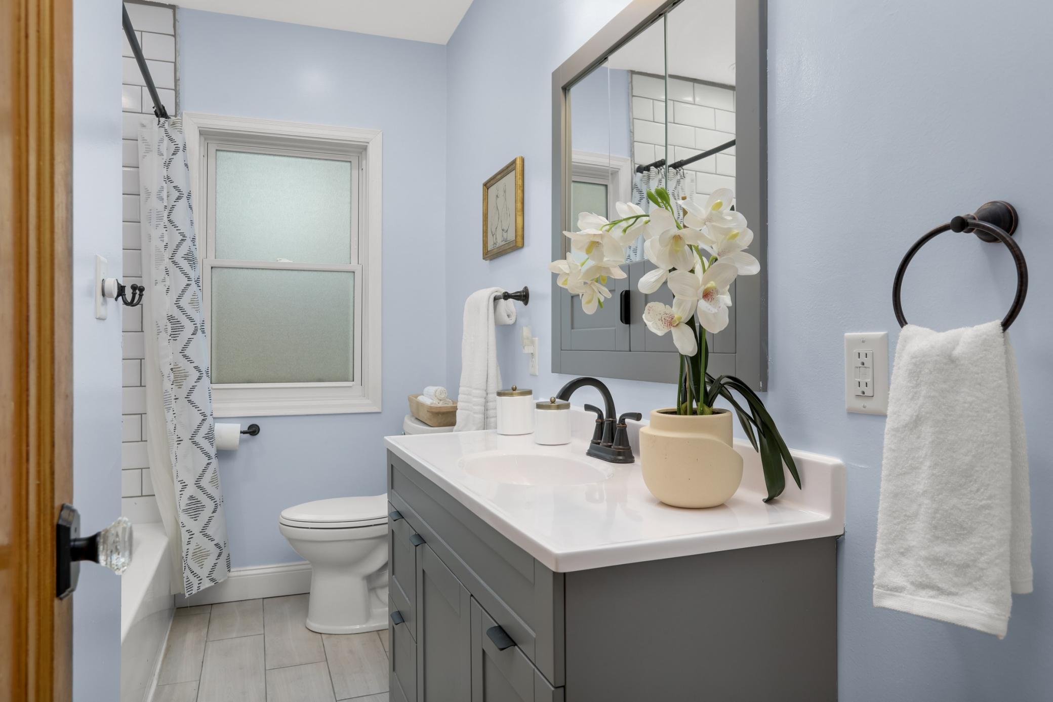 Ensuite 3/4 bath