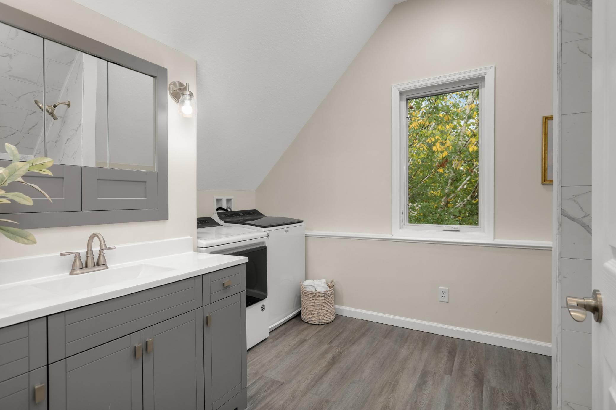 Upper level bath with laundry
