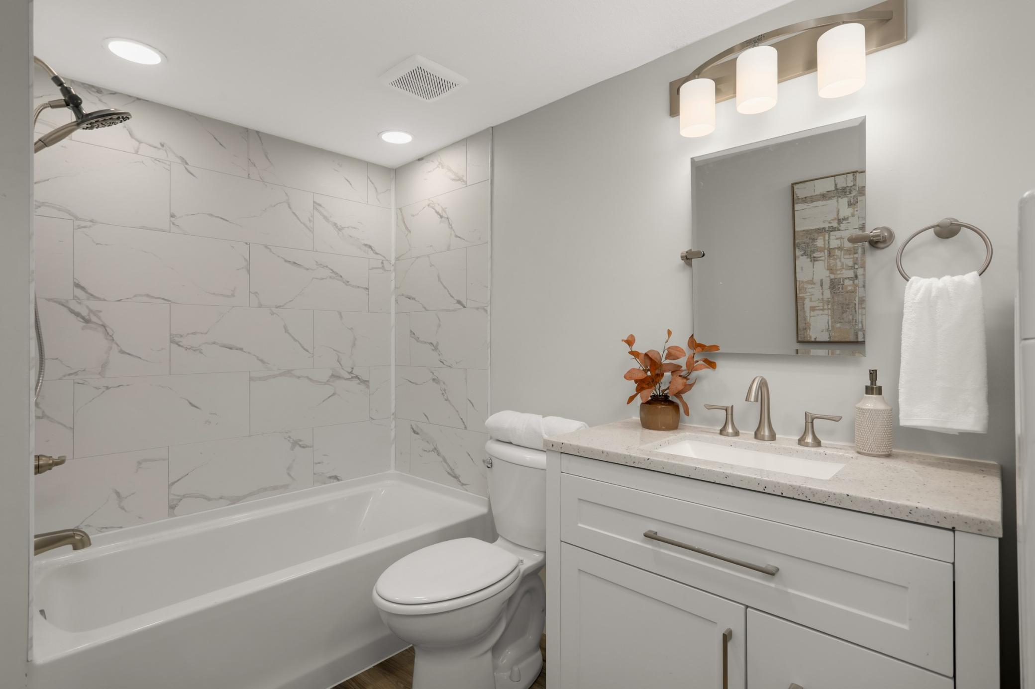 Lower level 3/4 shower