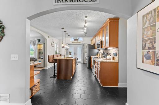 46-web-or-mls-34-print-8177 Acacia Ave NE-279.jpg