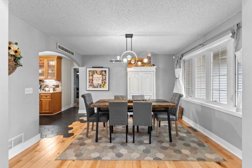 36-web-or-mls-29-print-8177 Acacia Ave NE-254.jpg
