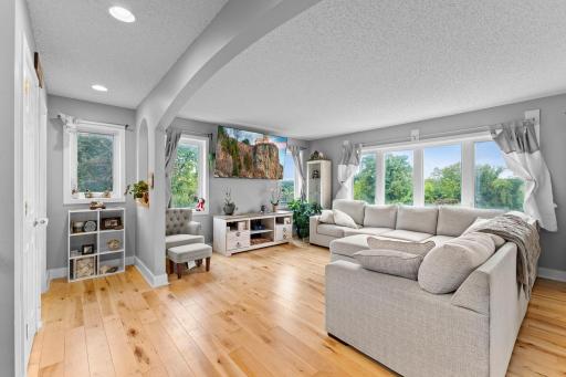 62-web-or-mls-45-print-8177 Acacia Ave NE-334.jpg