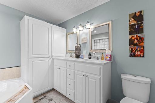 81-web-or-mls-56-print-8177 Acacia Ave NE-389.jpg