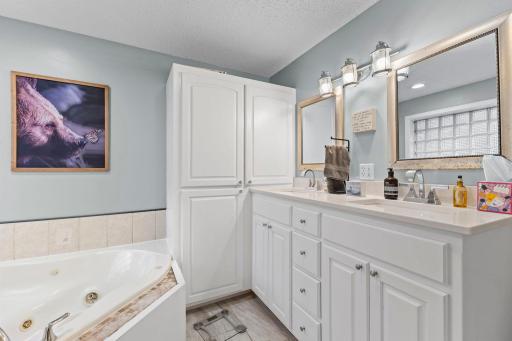 83-web-or-mls-57-print-8177 Acacia Ave NE-394.jpg