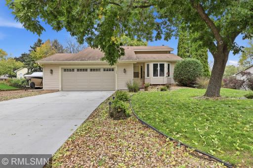 720 Sierra Trail, Chanhassen, MN 55317
